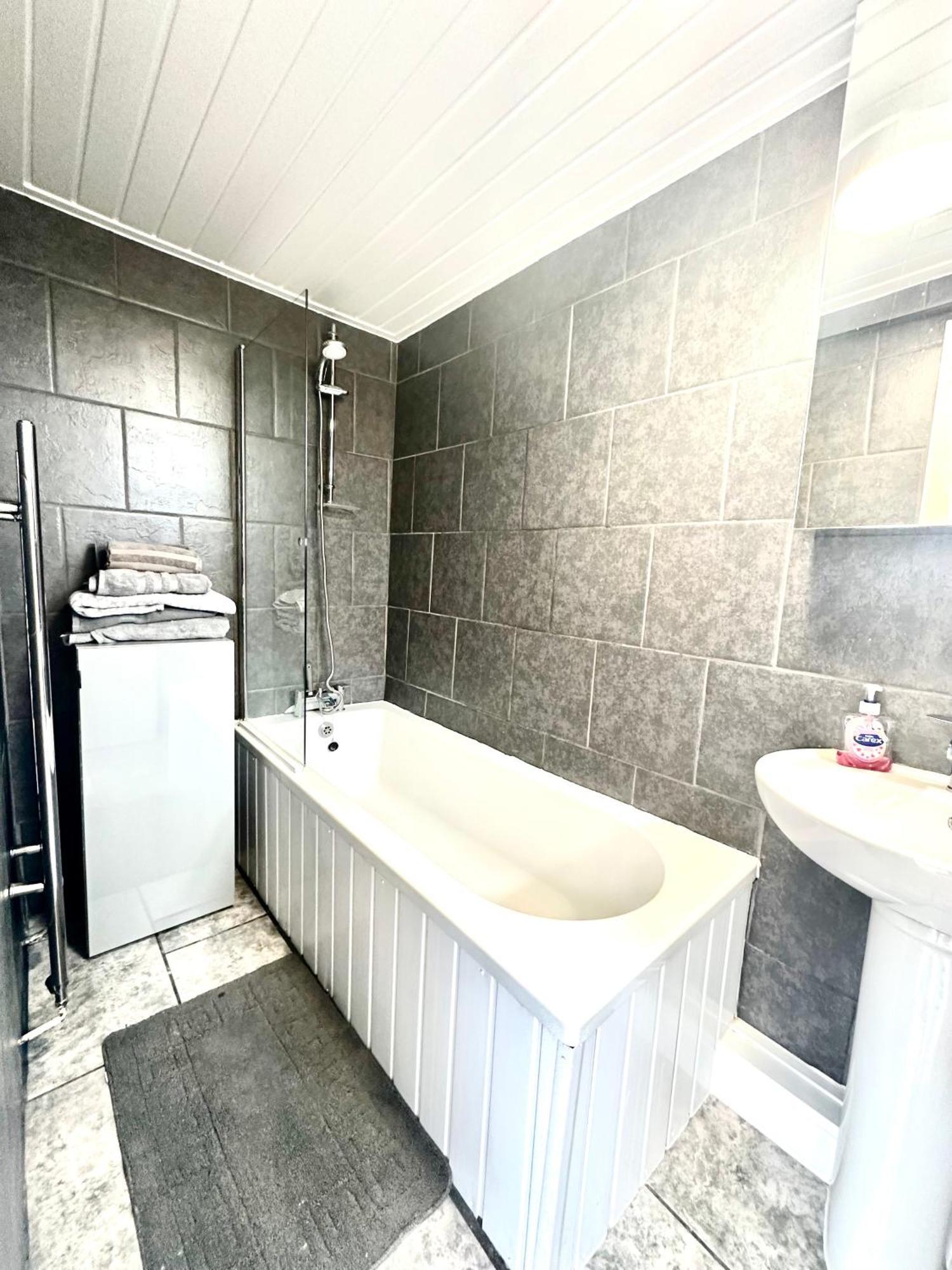 Arthur Street, Stylish 3 Bedroom House 赫尔河畔京士顿 外观 照片